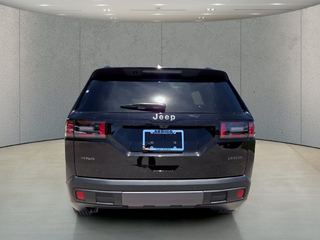 New 2026 Diamond Black Crystal Pearl-Coat Exterior Paint Jeep Laredo image 6