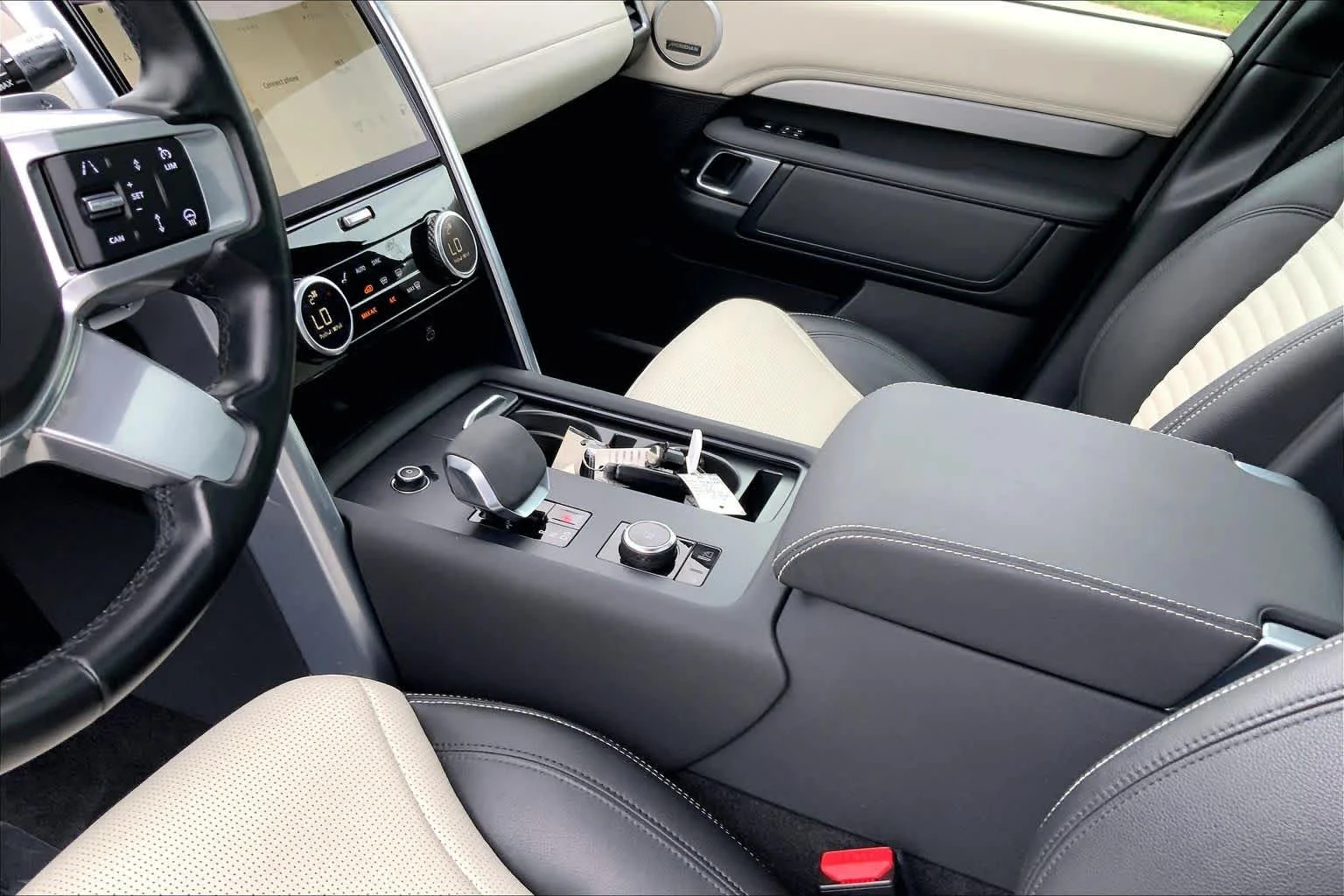 Used 2021 Portofino Blue Metallic Land Rover S R-Dynamic image 15