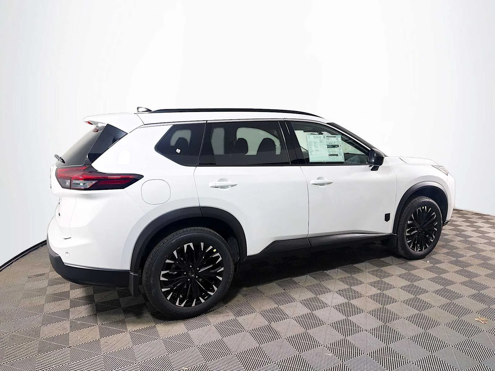 New 2026 Everest White Pearl TriCoat Nissan Dark Armor™ image 2