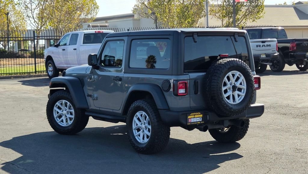 Used 2023 Gray Jeep Sport S image 6