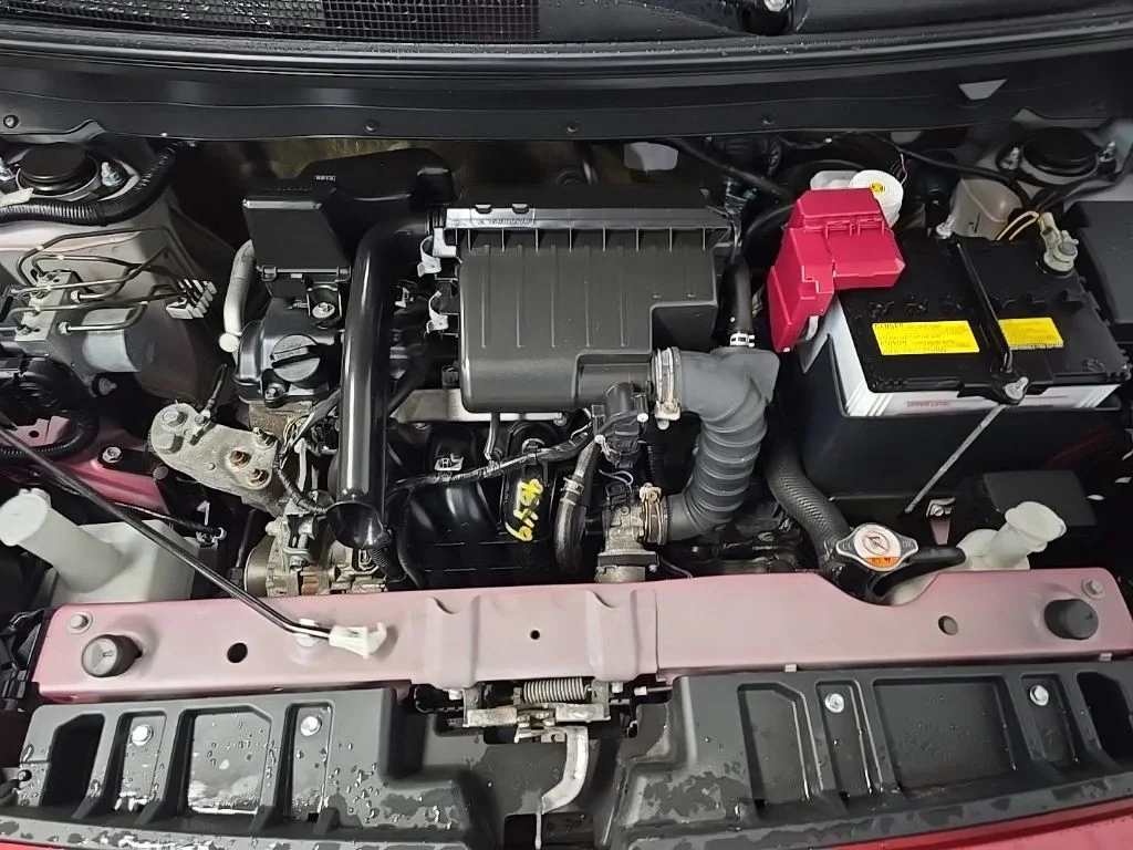 Used 2024 Red Mitsubishi ES image 15