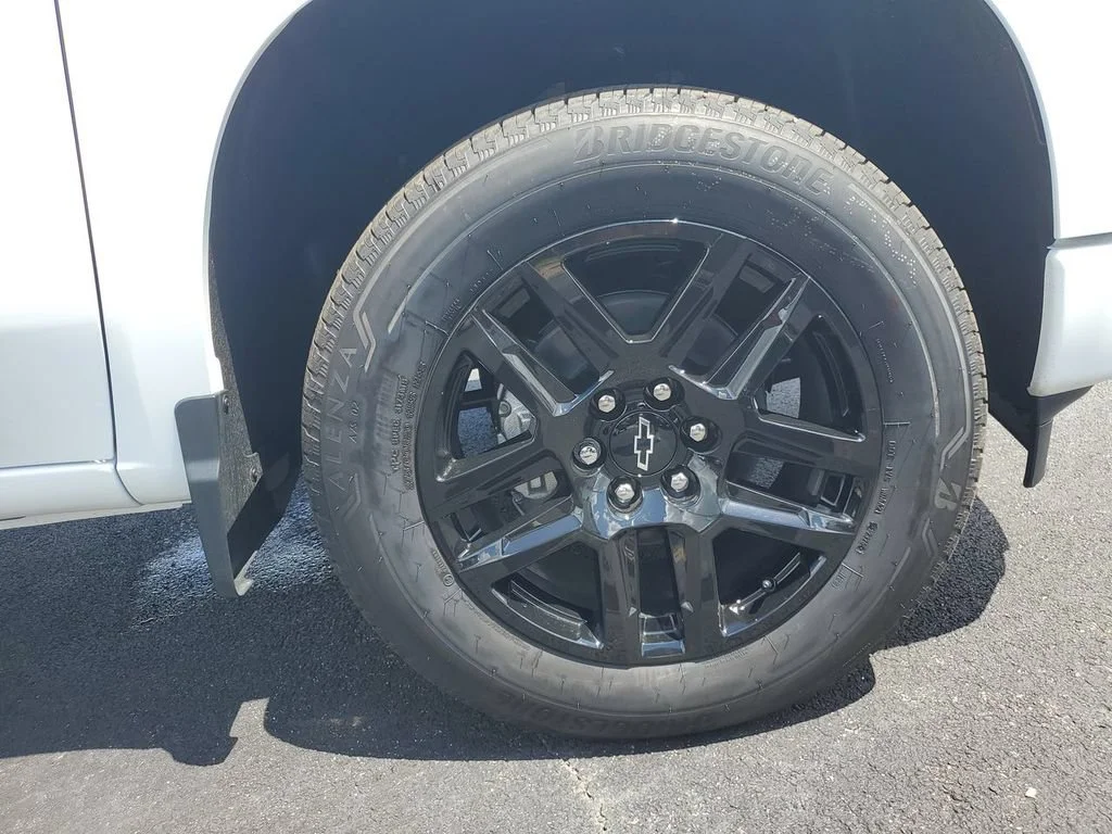 New 2026 Summit White Chevrolet Custom image 38