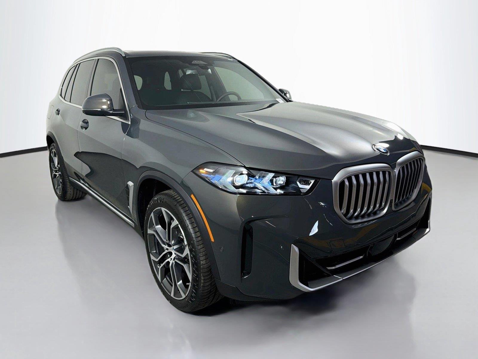 New 2026 Dravit Grey Metallic BMW sDrive40i image 3