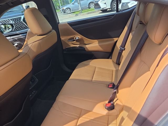 Used 2019 White Lexus 350 Luxury image 23