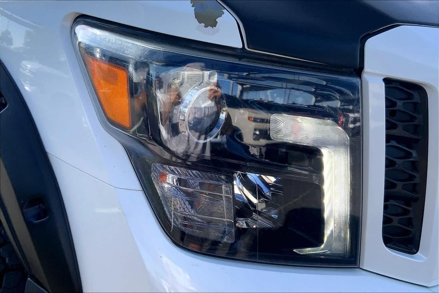 Used 2018 Pearl White Nissan SL image 28