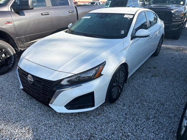 Used 2023 White Nissan 2.5 SV image 2