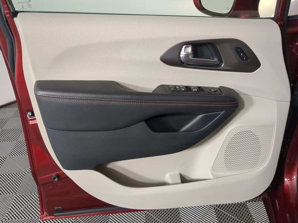 Used 2020 White Chrysler Touring L image 11