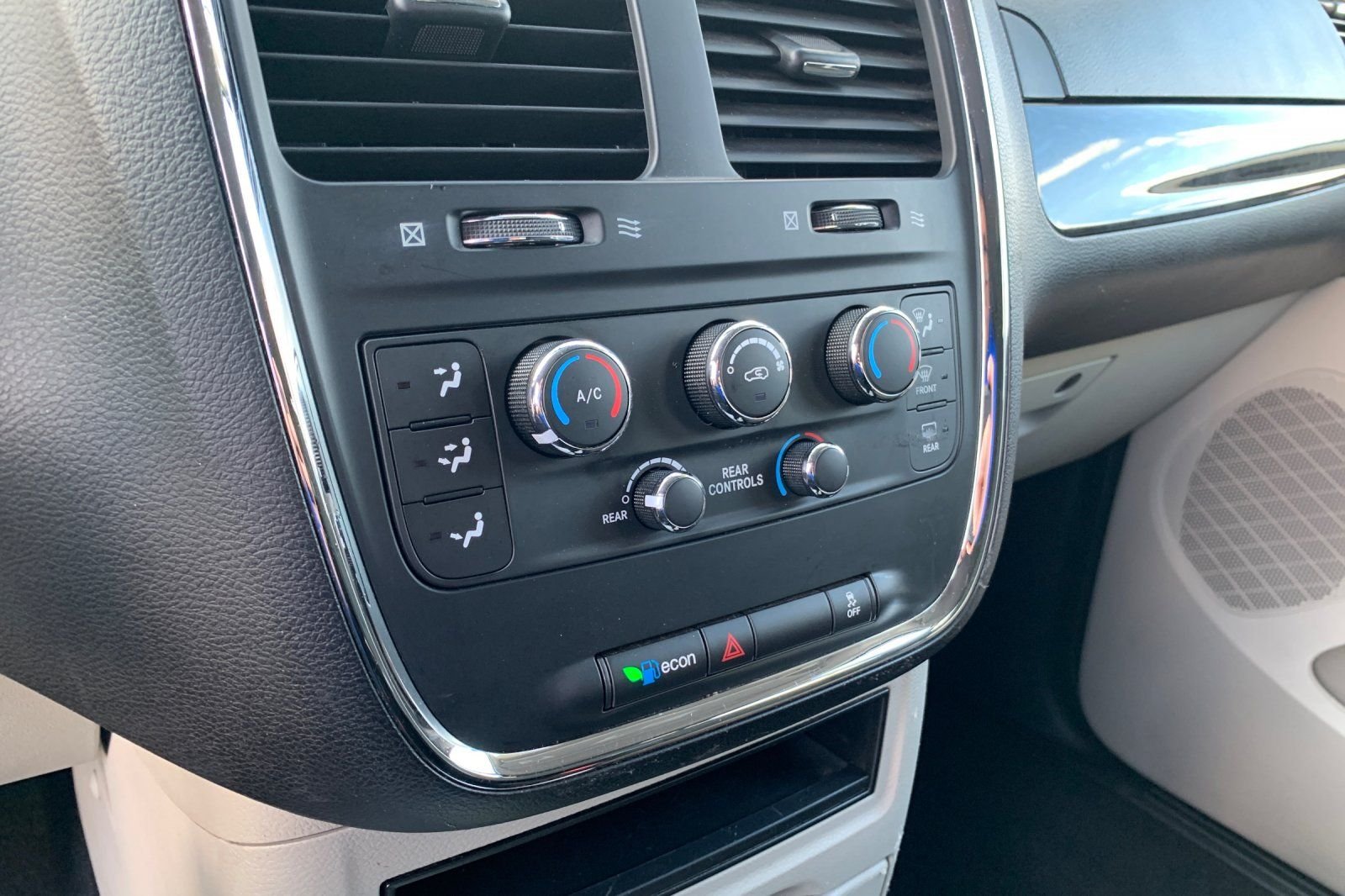 Used 2015 Red Dodge SE image 23
