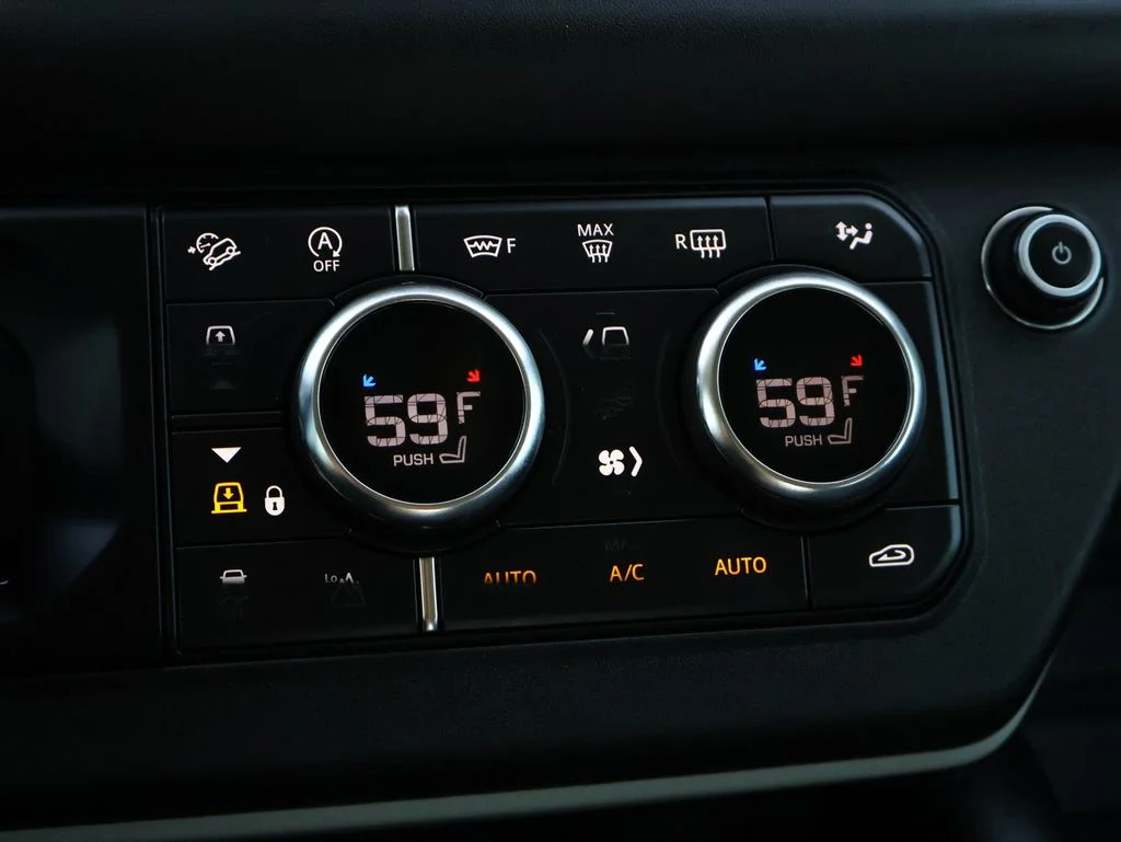 Used 2020  Land Rover HSE image 24