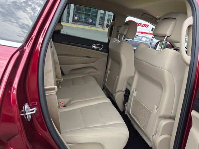 Used 2019 Red Jeep Laredo E image 13