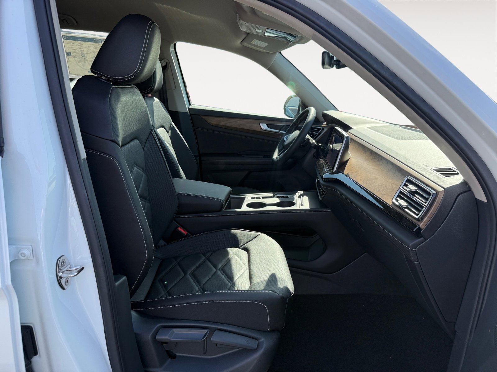 New 2026 Opal White Pearl Volkswagen 2.0T SE image 19