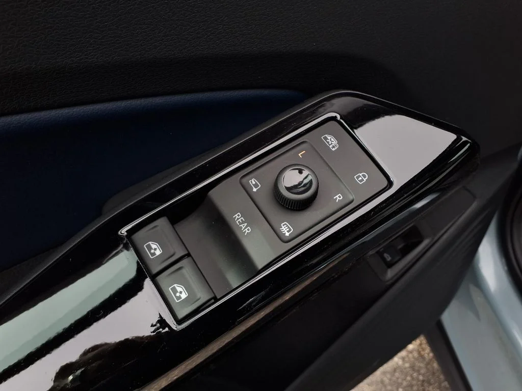 New 2026 Arctic Blue Metallic with Black Roof Volkswagen Pro S Plus image 9