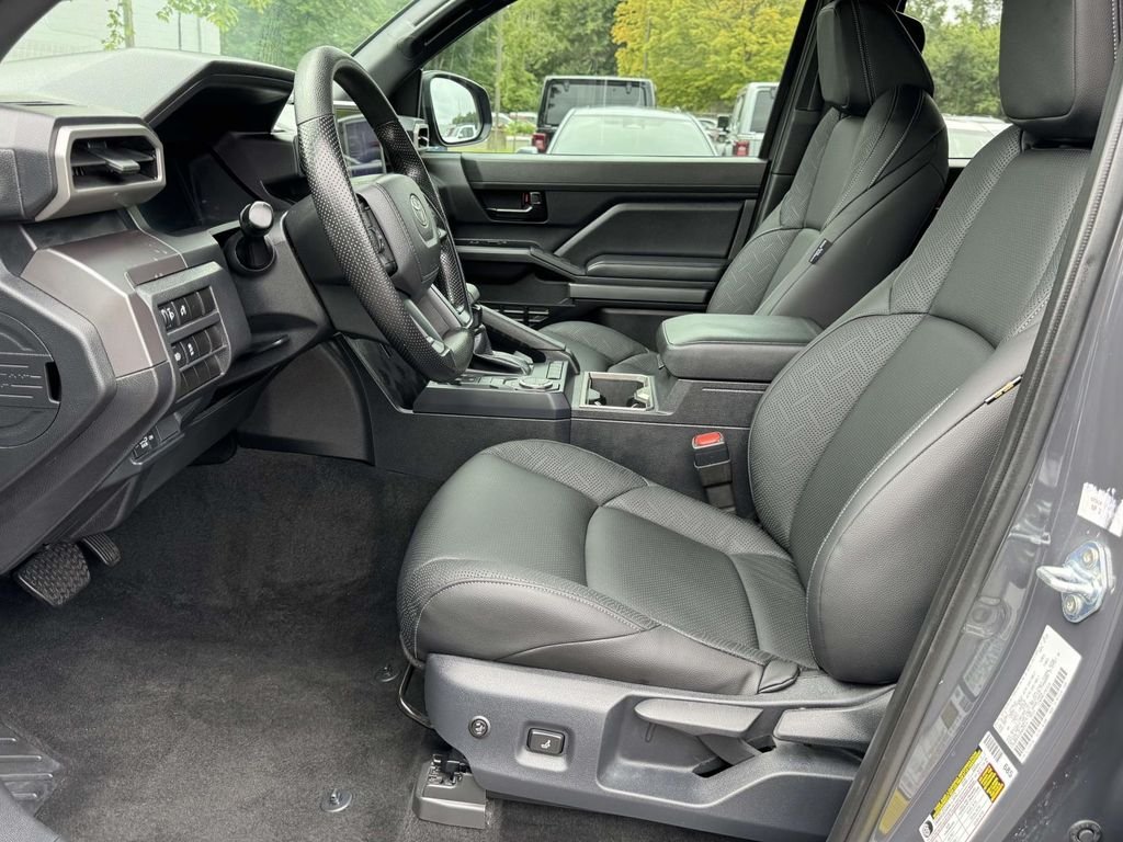 Used 2025  Toyota SR5 image 20