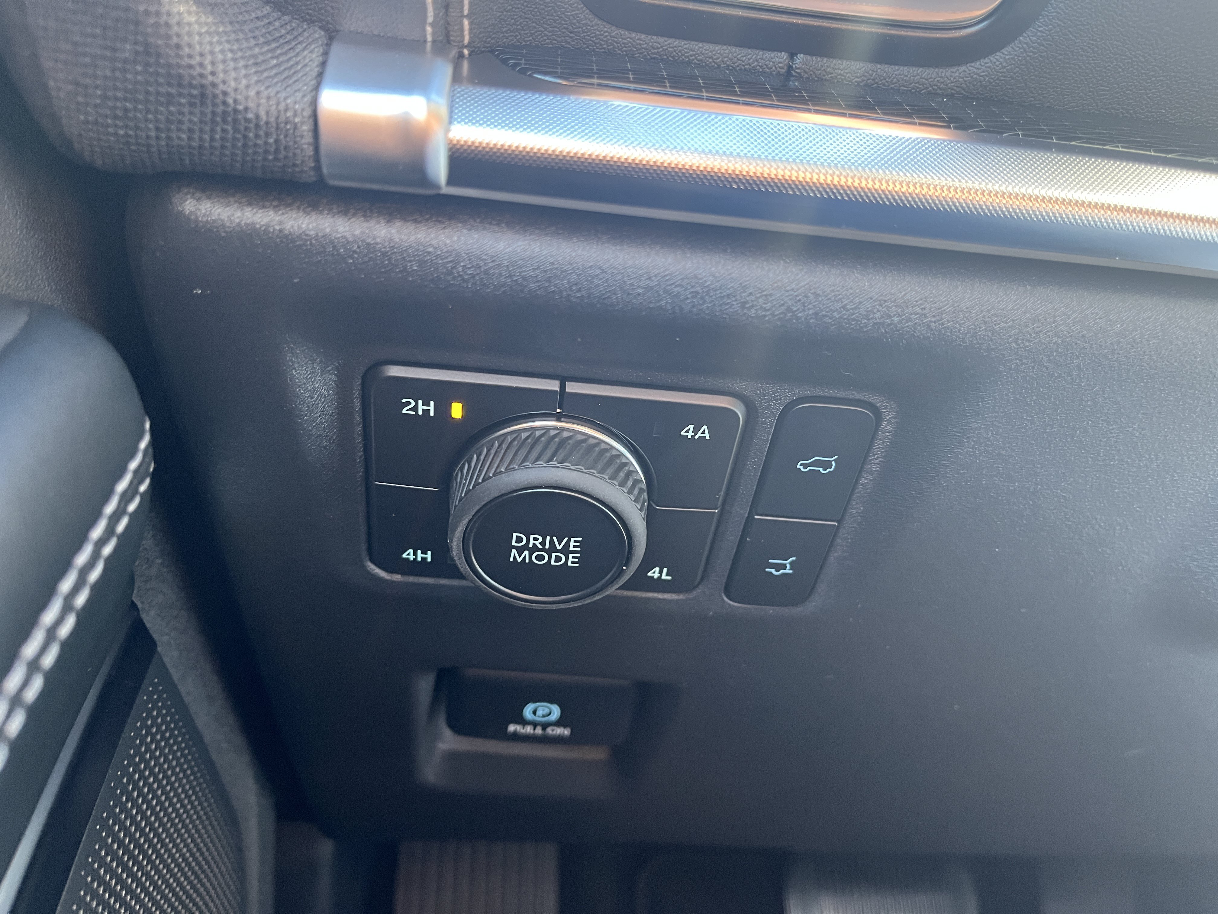 New 2026 Star White Metallic Tri-Coat Ford Platinum® image 18