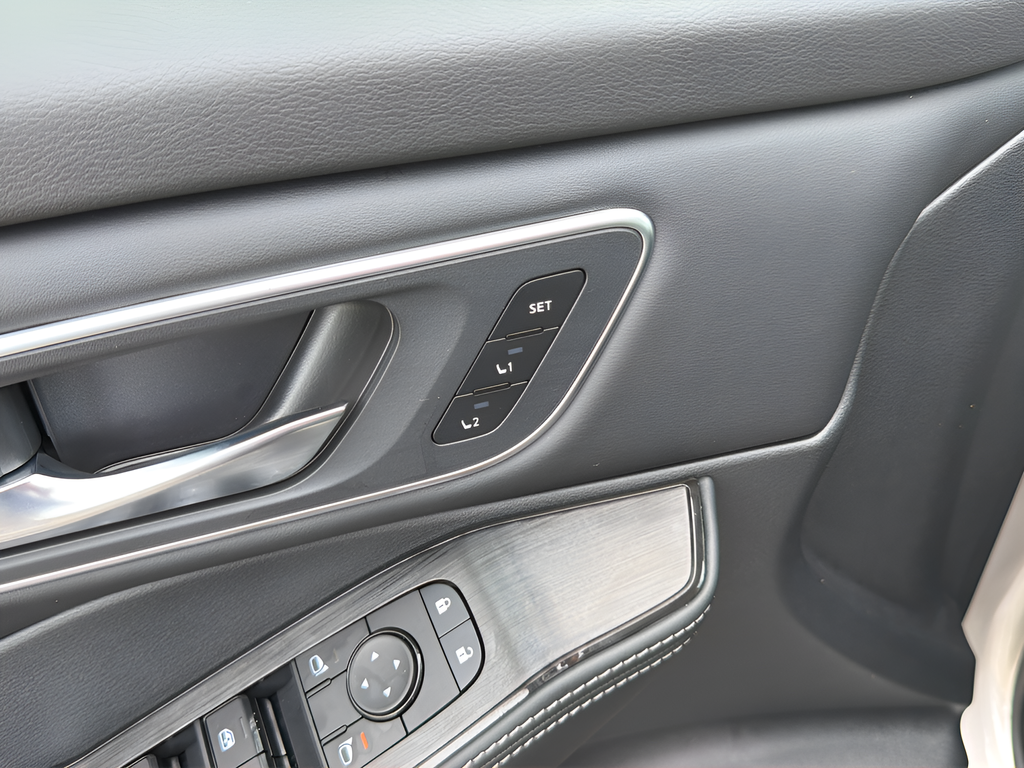 New 2026 Silver Nissan Platinum image 30