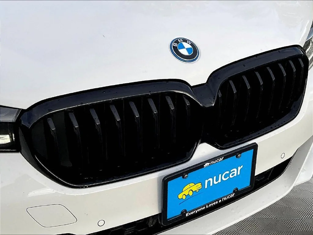 Used 2023 White BMW 530e iPerformance image 31