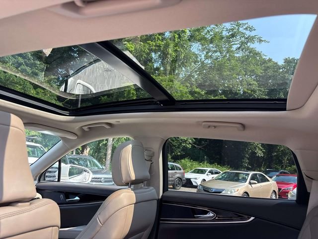 Used 2022 Pearl Metallic Lincoln Reserve image 14