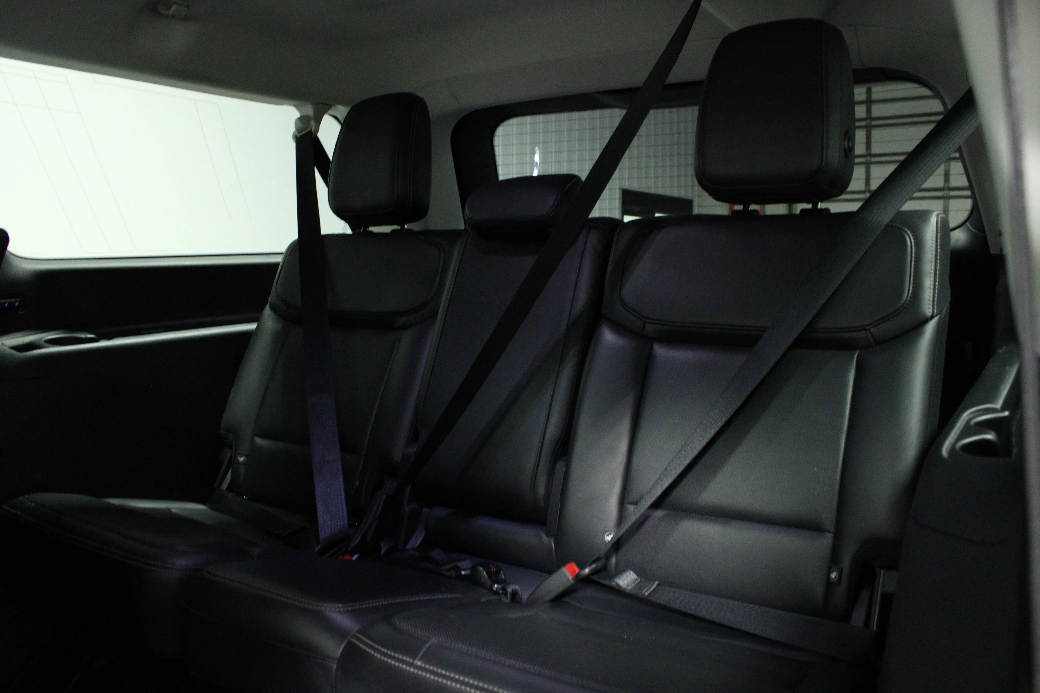 Used 2025 Black Metallic Ford Platinum image 14