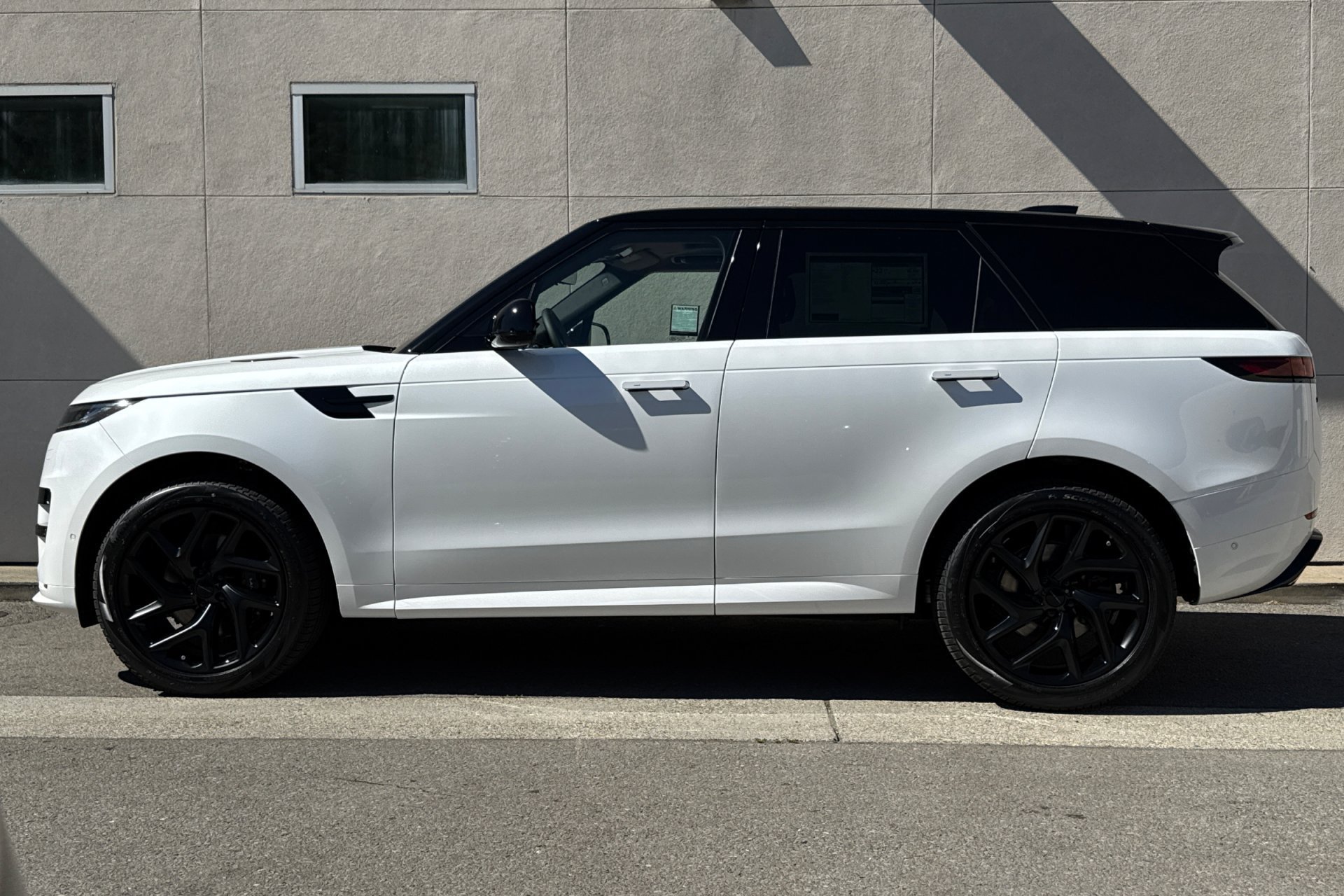 New 2026 Ostuni Pearl White Land Rover Dynamic SE image 5