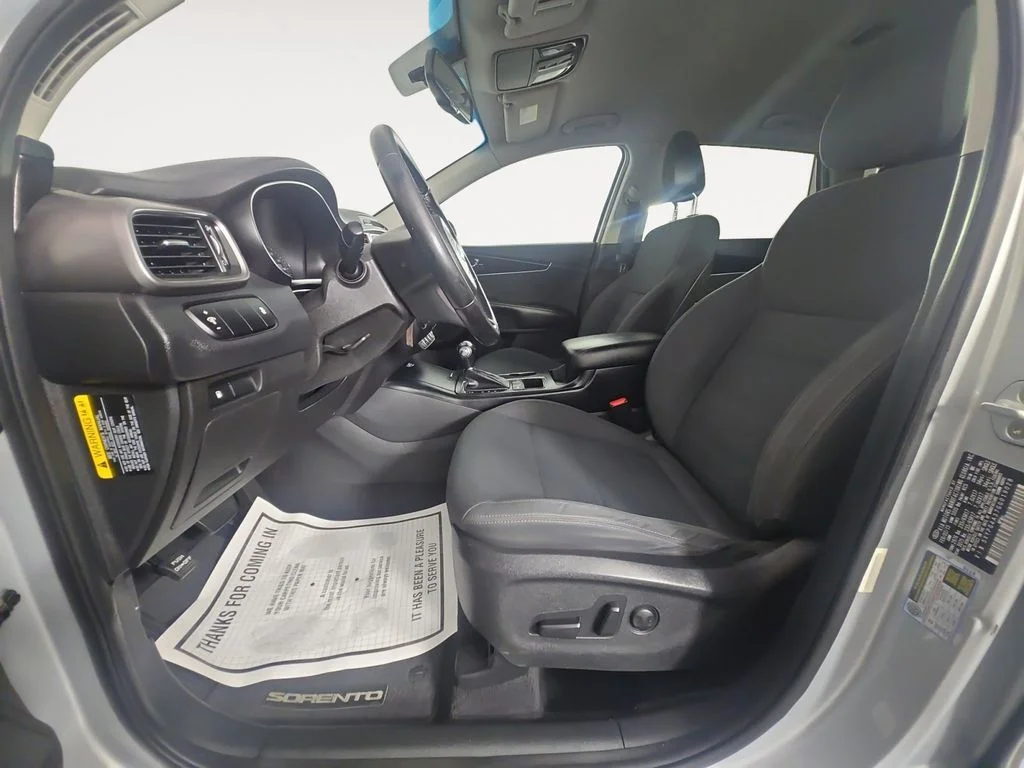 Used 2016 Silver Kia LX image 9