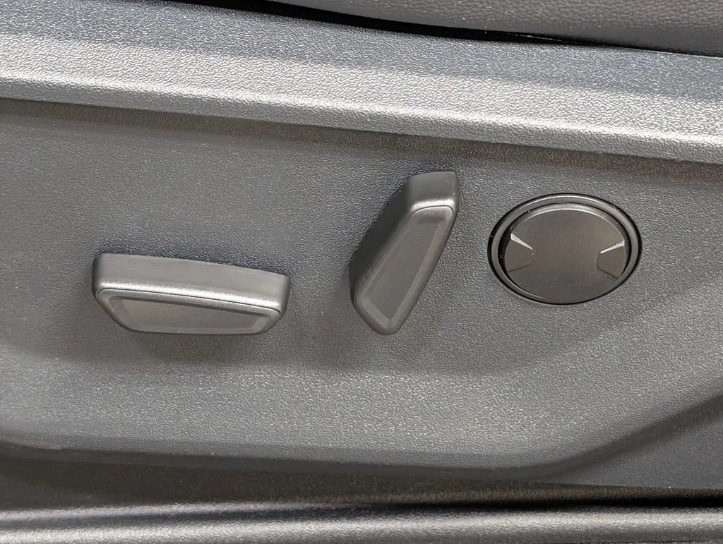 New 2026 Agate Black Metallic Ford F-250® Lariat® image 18