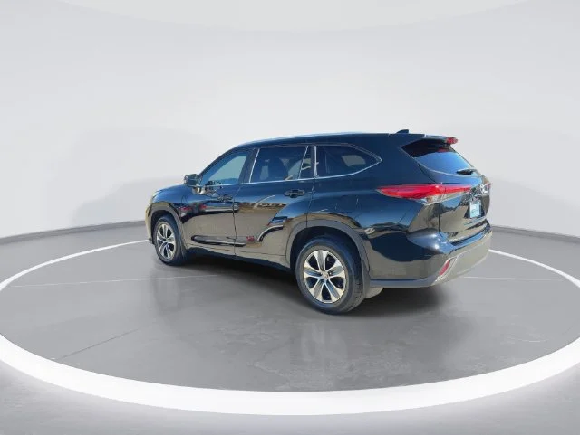 Used 2023 Black Toyota XLE image 6