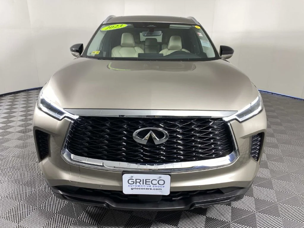 Used 2023 Titanium INFINITI LUXE image 3