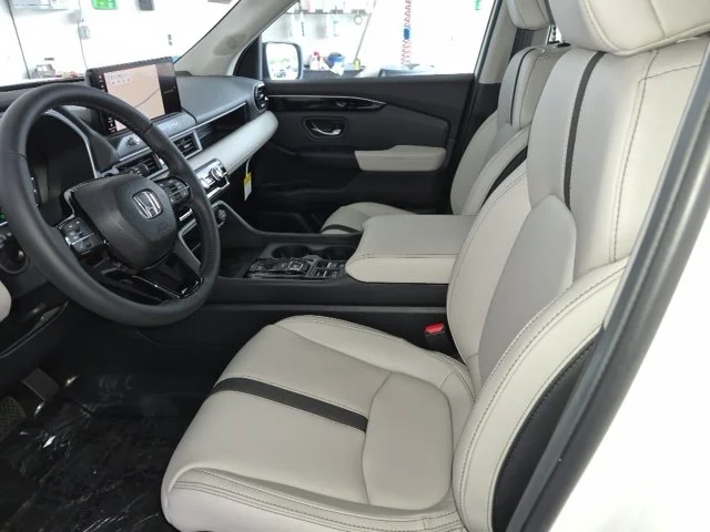 New 2026 Platinum White Pearl Honda RTL image 13