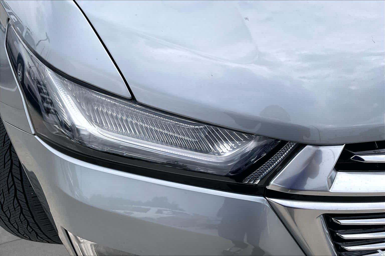 Used 2023 Sterling Gray Metallic Chevrolet Premier image 27
