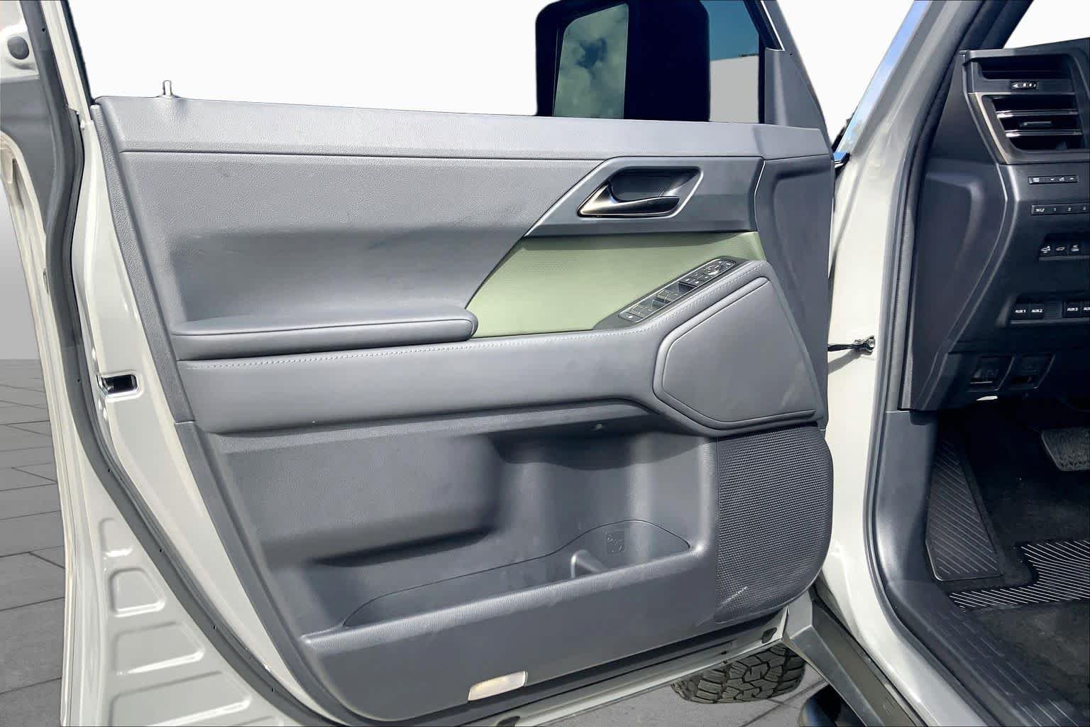 Used 2025 Incognito Lexus Overtrail image 21