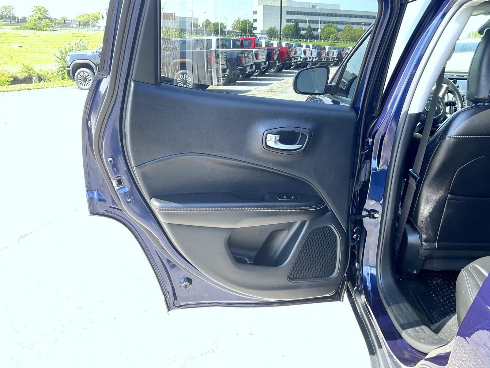 Used 2019 Blue Jeep Latitude image 20