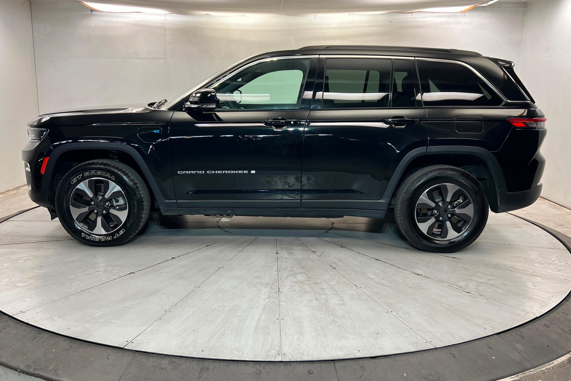 Used 2024 Diamond Black Crystal Pearlcoat Jeep 4xe image 2
