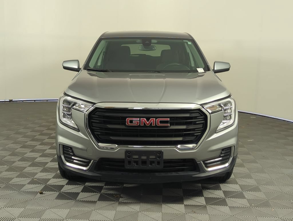 Used 2024 Sterling Metallic GMC SLE image 9
