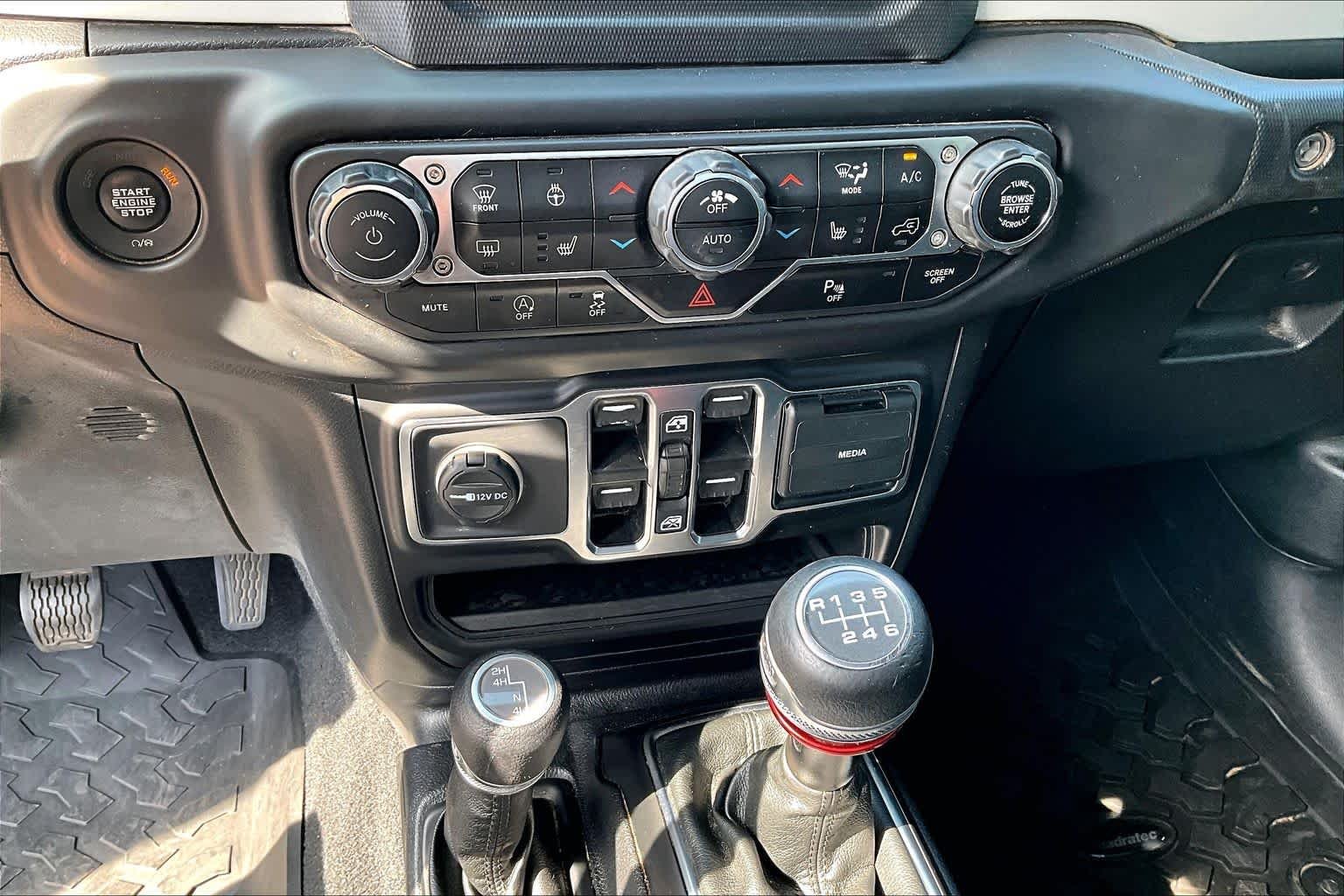 Used 2021 Snazzberry Pearlcoat Jeep Unlimited Islander image 29