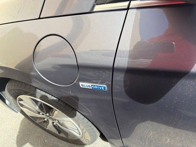 Used 2018 Summit Gray Hyundai Limited image 7