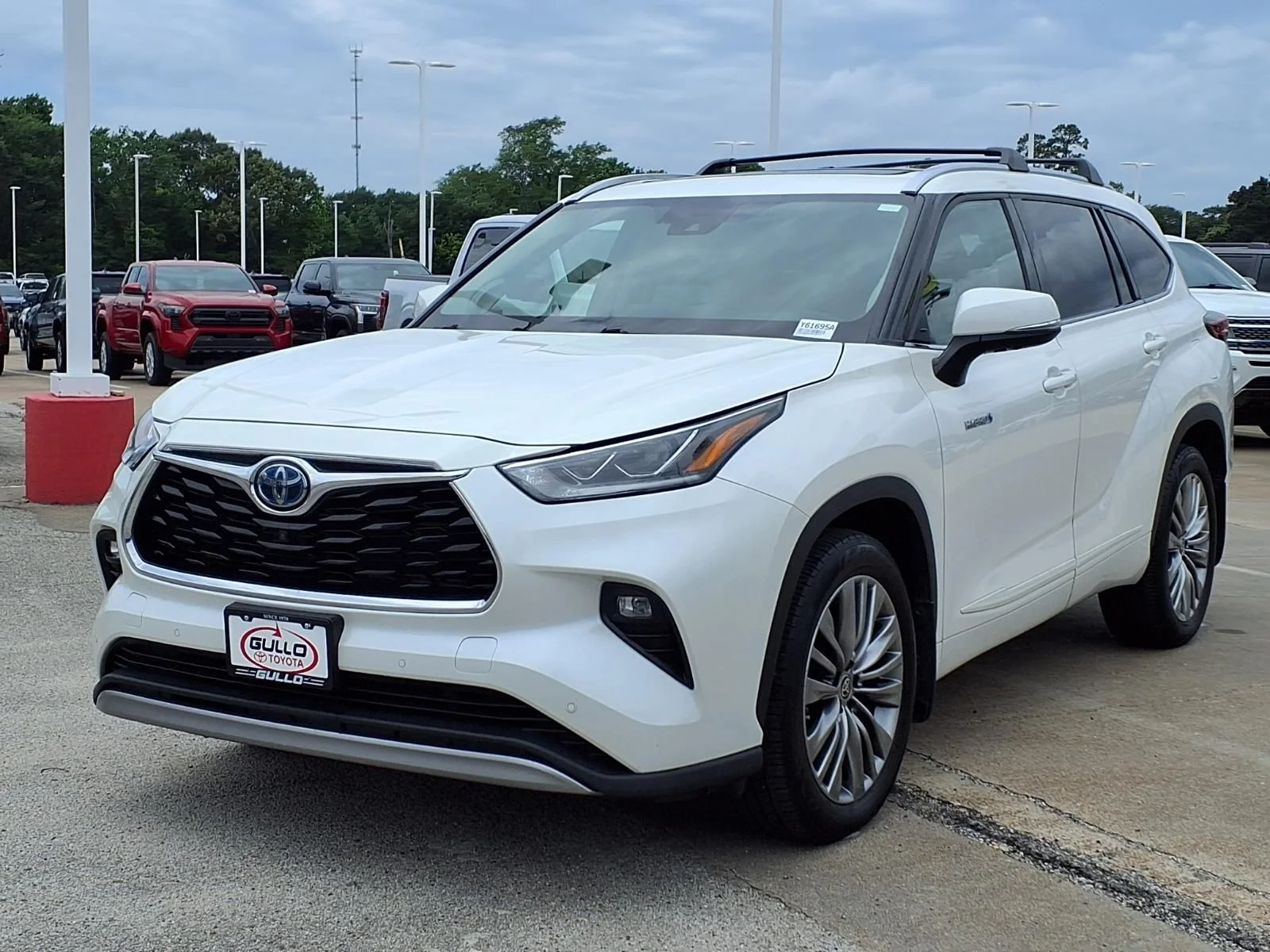 Used 2021 White Toyota Platinum image 3