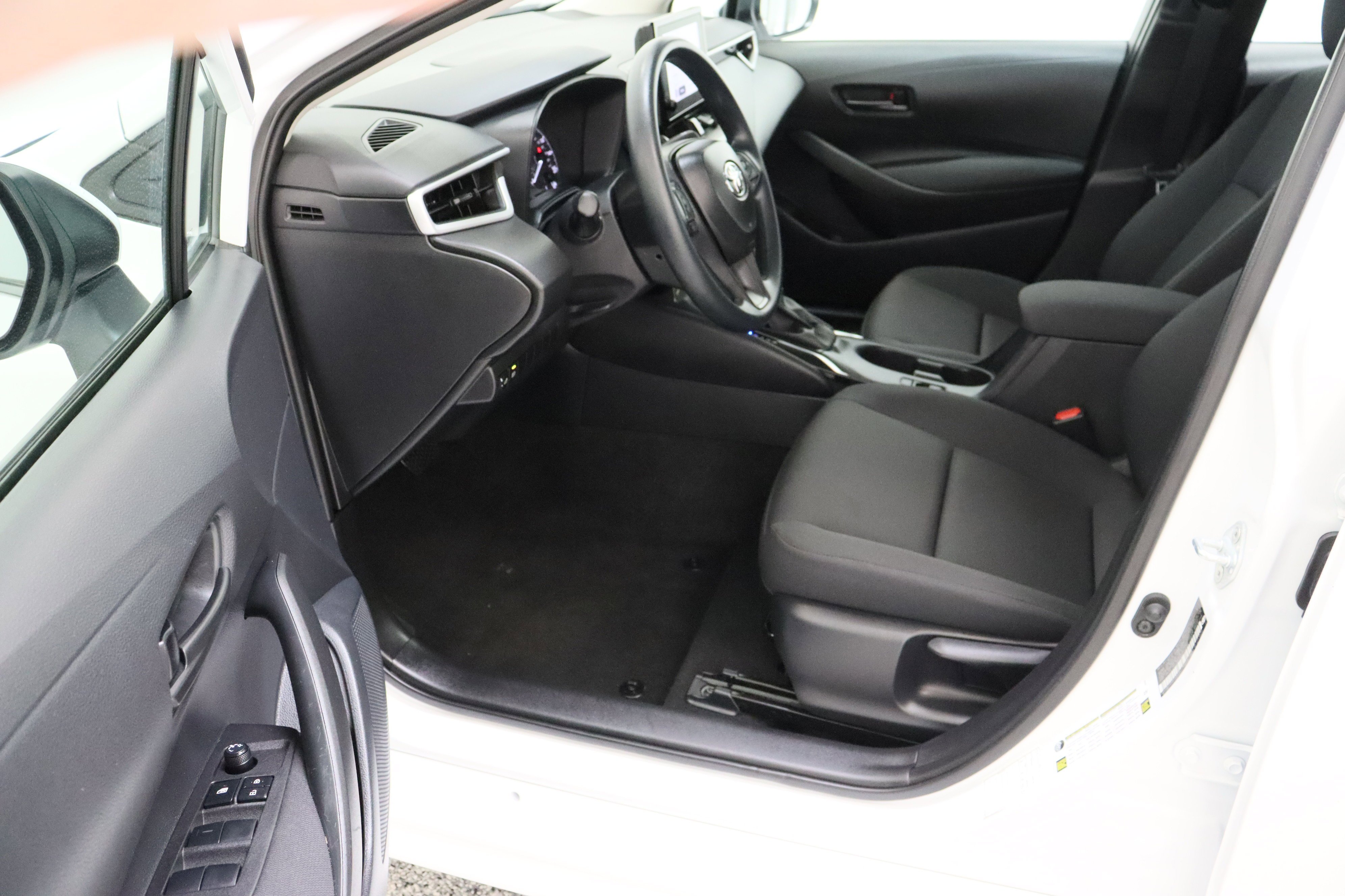 Used 2025 Ice Cap Toyota LE 2.0L image 14