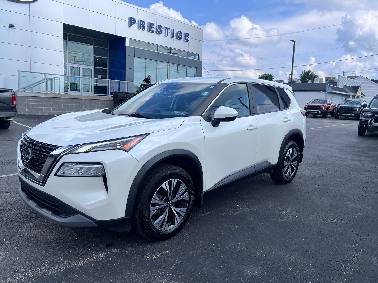 Used 2022 White Nissan SV image 3