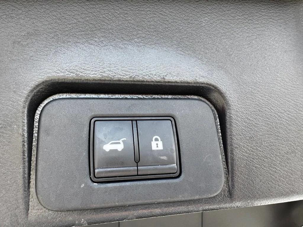 Used 2023 White Nissan SL image 26