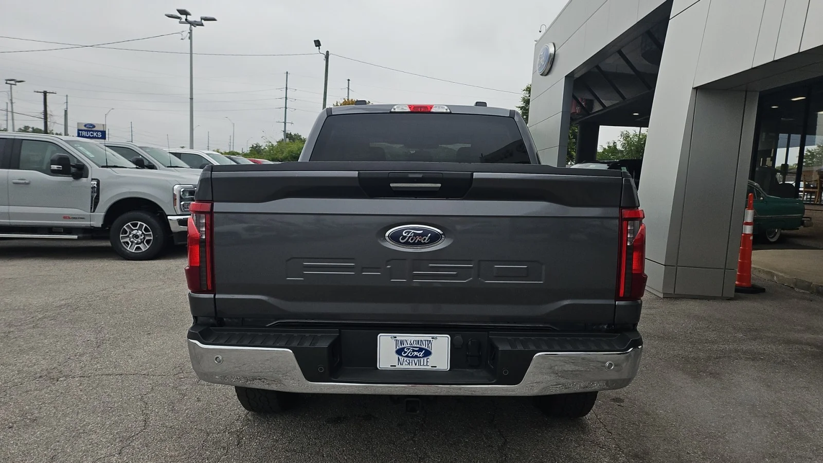 Used 2025 Light Blue Clearcoat Metallic Ford XLT 4WD image 4