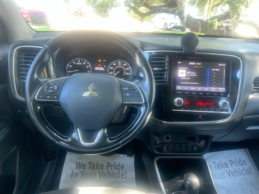 Used 2020  Mitsubishi SE image 11