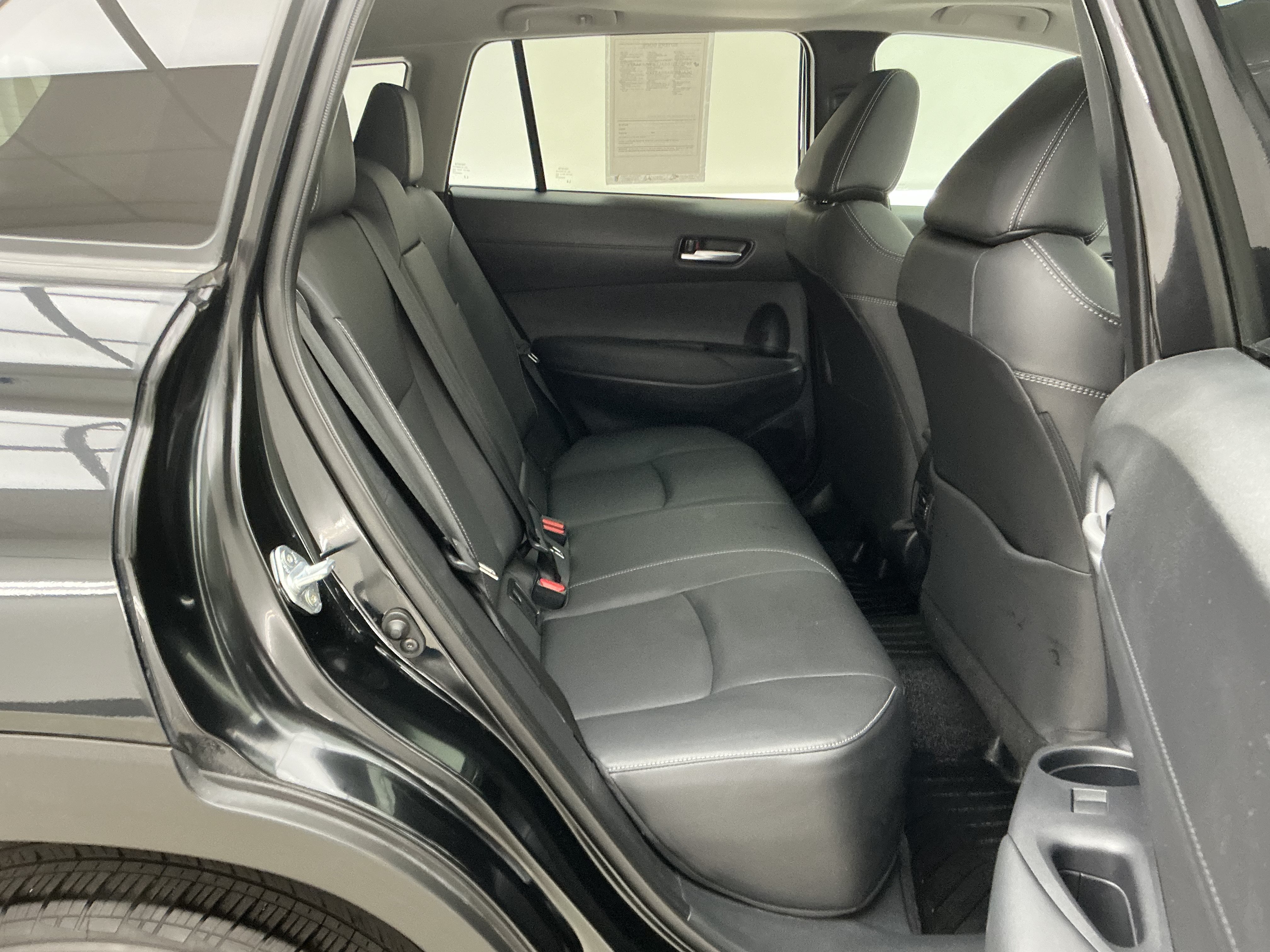 2025 Toyota Corolla Cross XLE - Photo 23