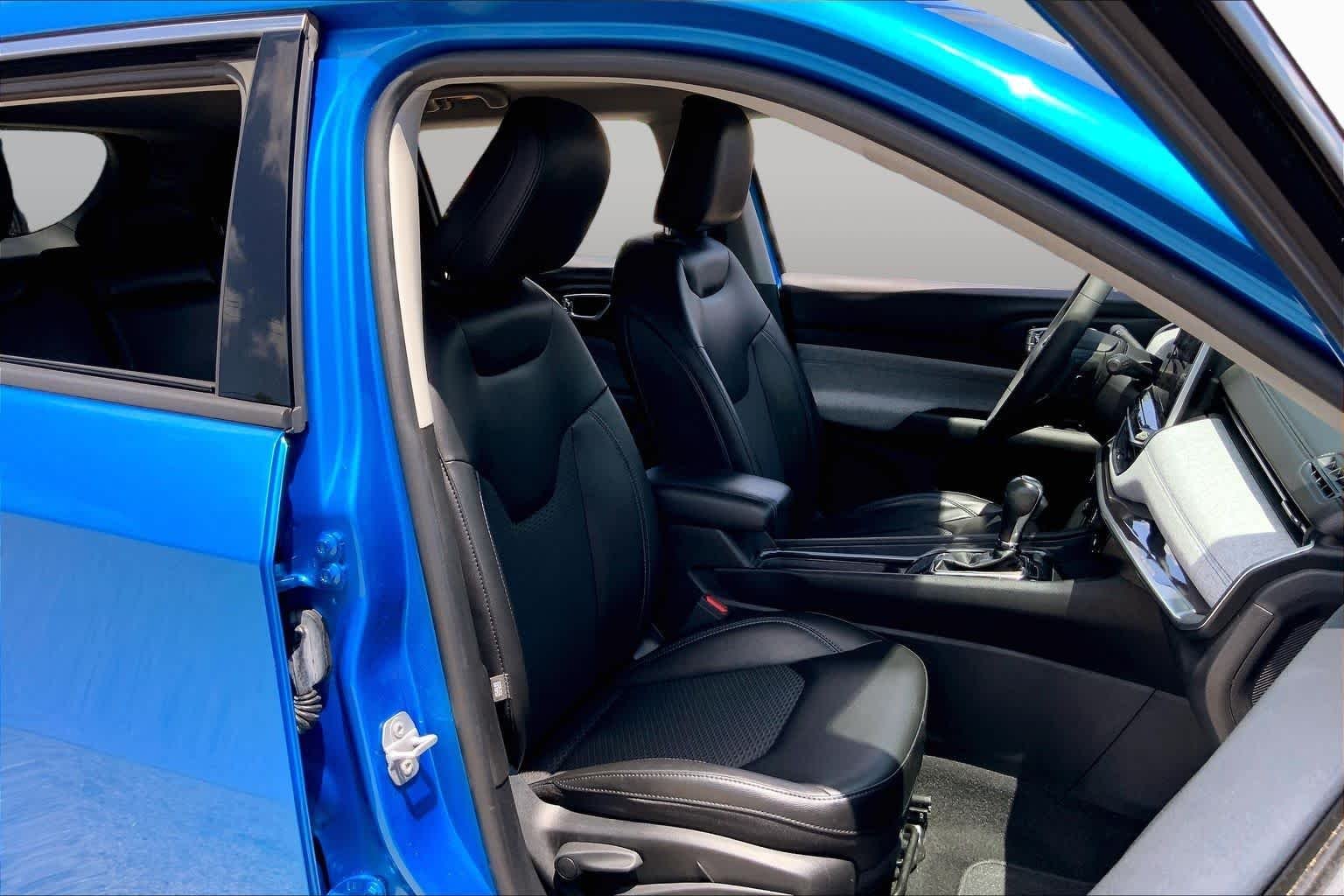Used 2022 Laser Blue Pearlcoat Jeep Latitude image 9