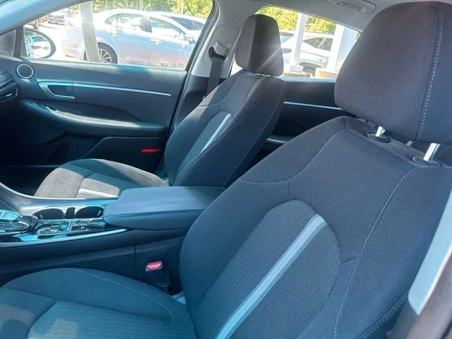 Used 2023 Onyx Black Hyundai SE image 11