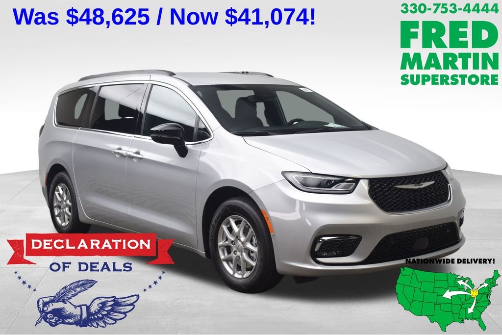 2026 Chrysler Pacifica Select's photo