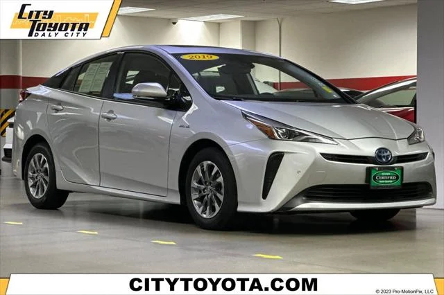 2019 Toyota Prius XLE FWD's photo