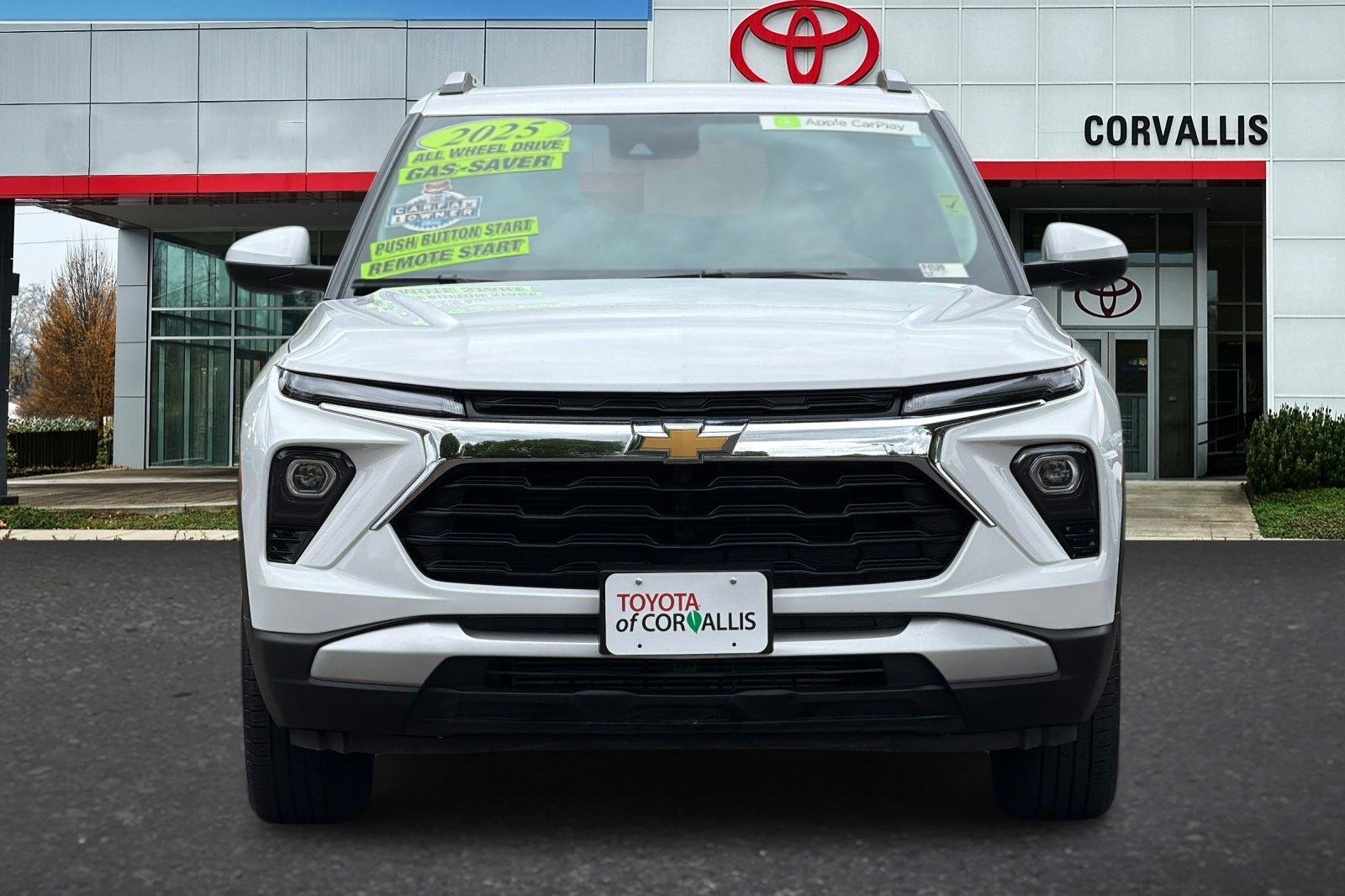 Used 2025 Summit White Chevrolet LT image 9