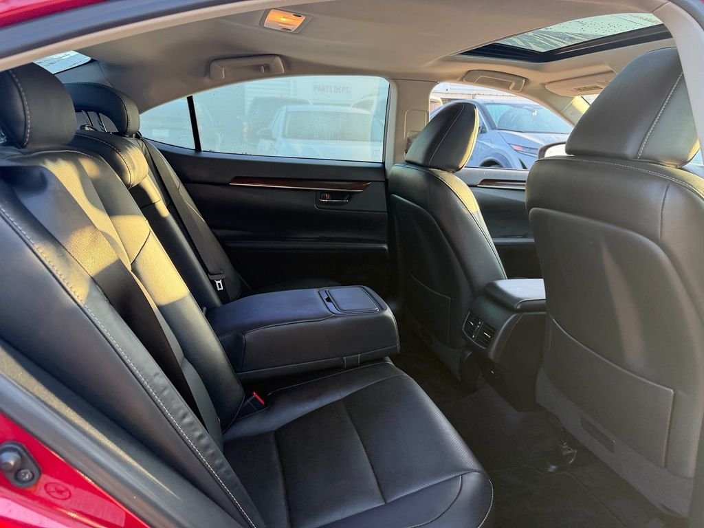 Used 2014 Red Lexus 350 image 16