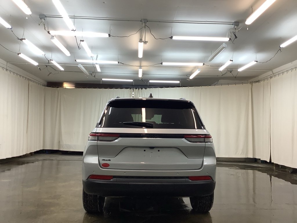 2026 Jeep Grand Cherokee Laredo - Photo 6