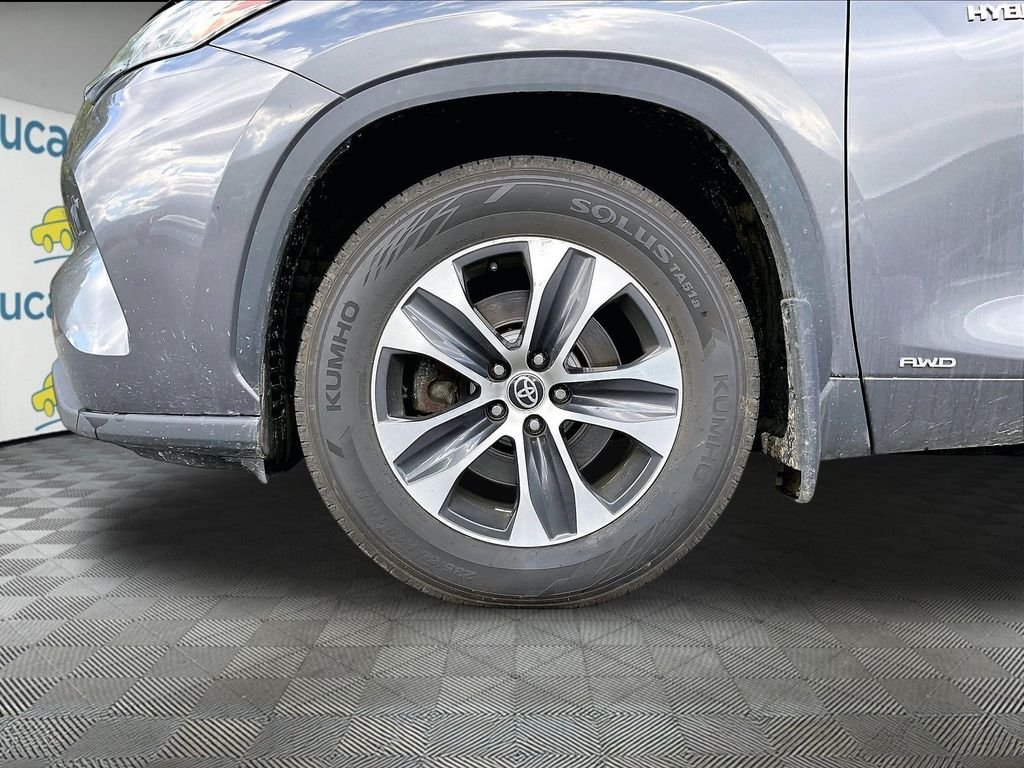 Used 2021 Magnetic Gray Metallic Toyota XLE image 4